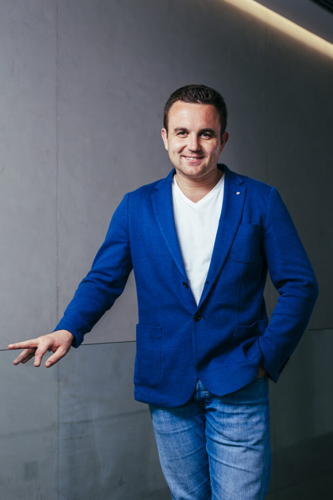 Milan Dzadik - Fotenie portretov a business fotenie a fotenie v atelieri a biznis fotenie